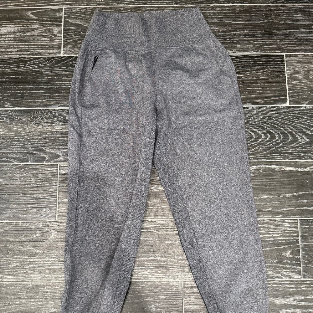 Athleta grey joggers with pockets